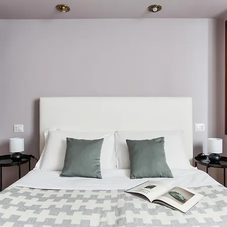 The Rent - Spacious One-bedroom In Moscova District Apartment