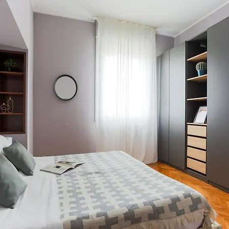 The Rent - Spacious One-bedroom In Moscova District Apartment *